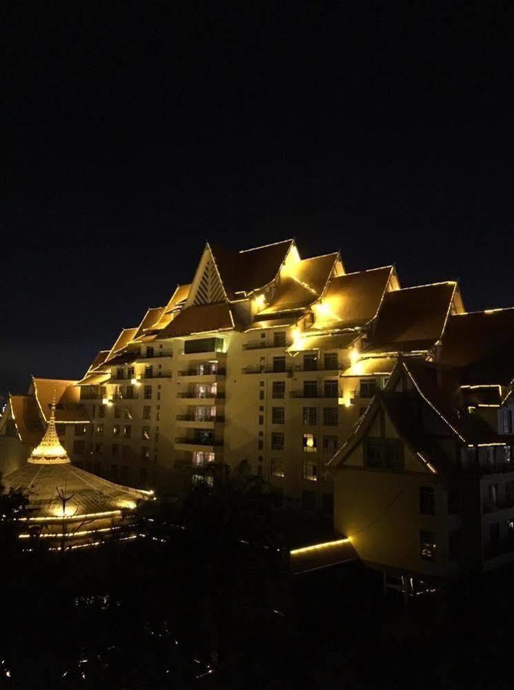 Golden Zone Hotel Jinghong Exterior photo