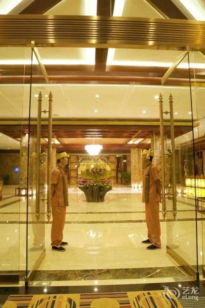 Golden Zone Hotel Jinghong Exterior photo